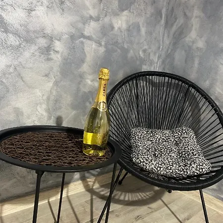 Apartament Er 아파트 Năvodari